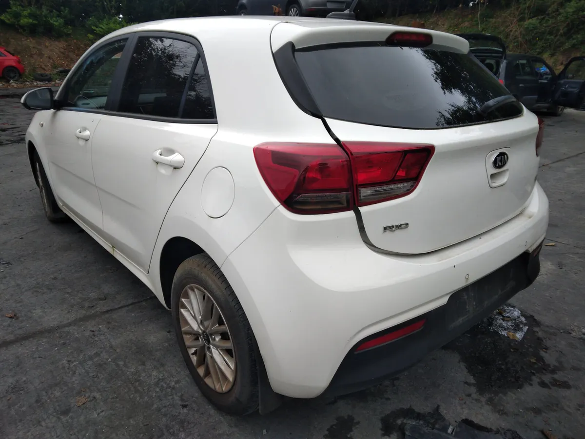 2021 Kia Rio For Breaking/Dismantling - Image 3