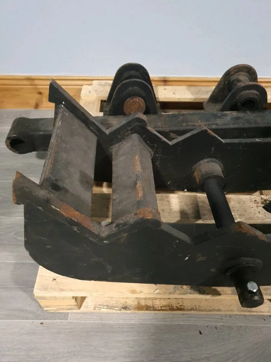 thumb grab - Image 1