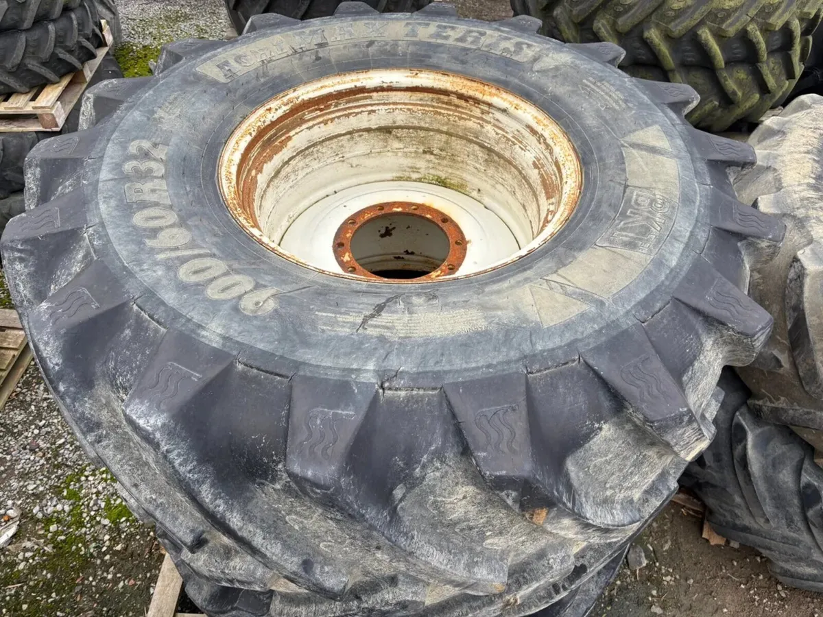 900 60 R32 - Image 1