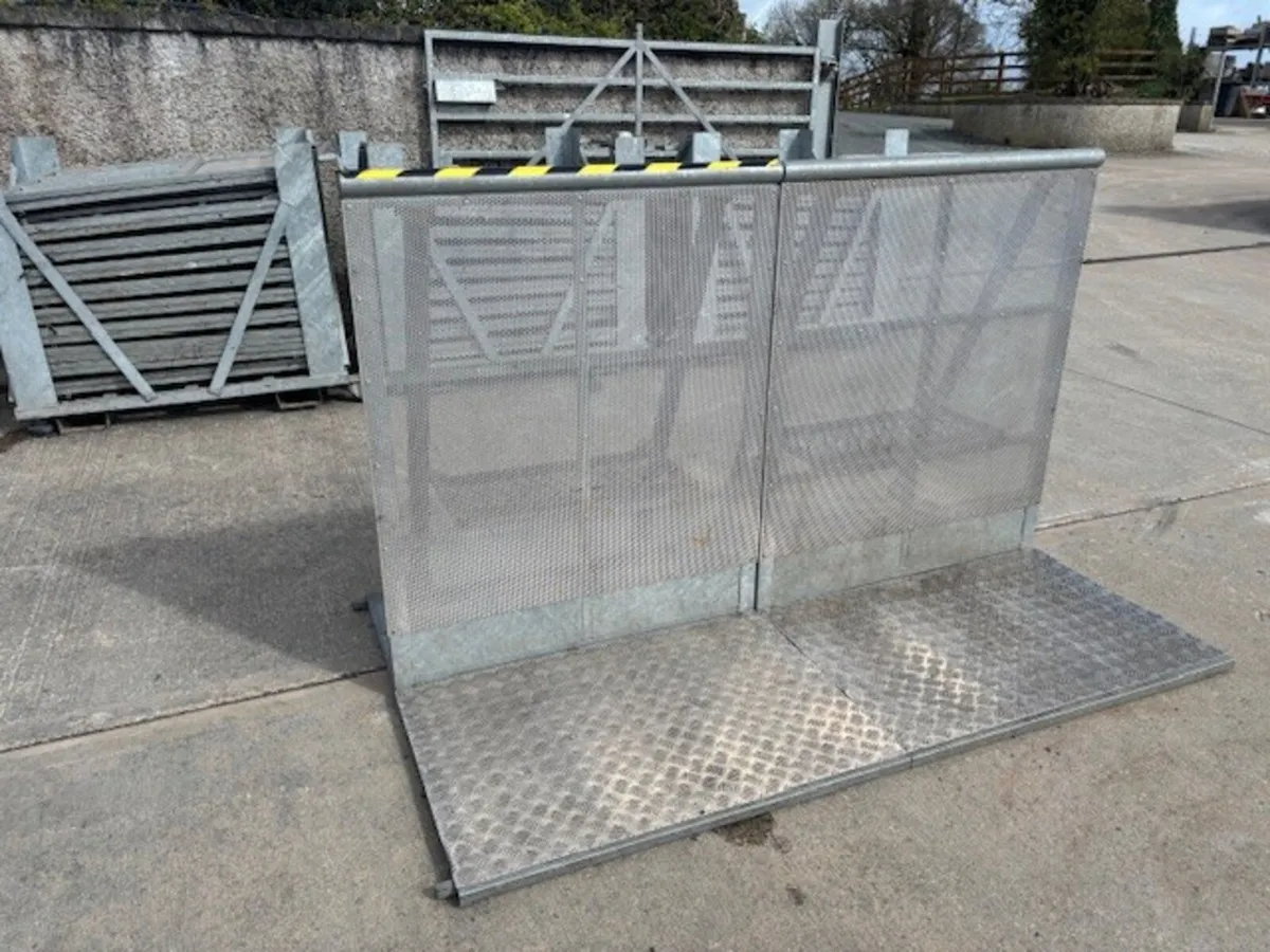 FRONT OF STAGE BARRIERS - Image 4