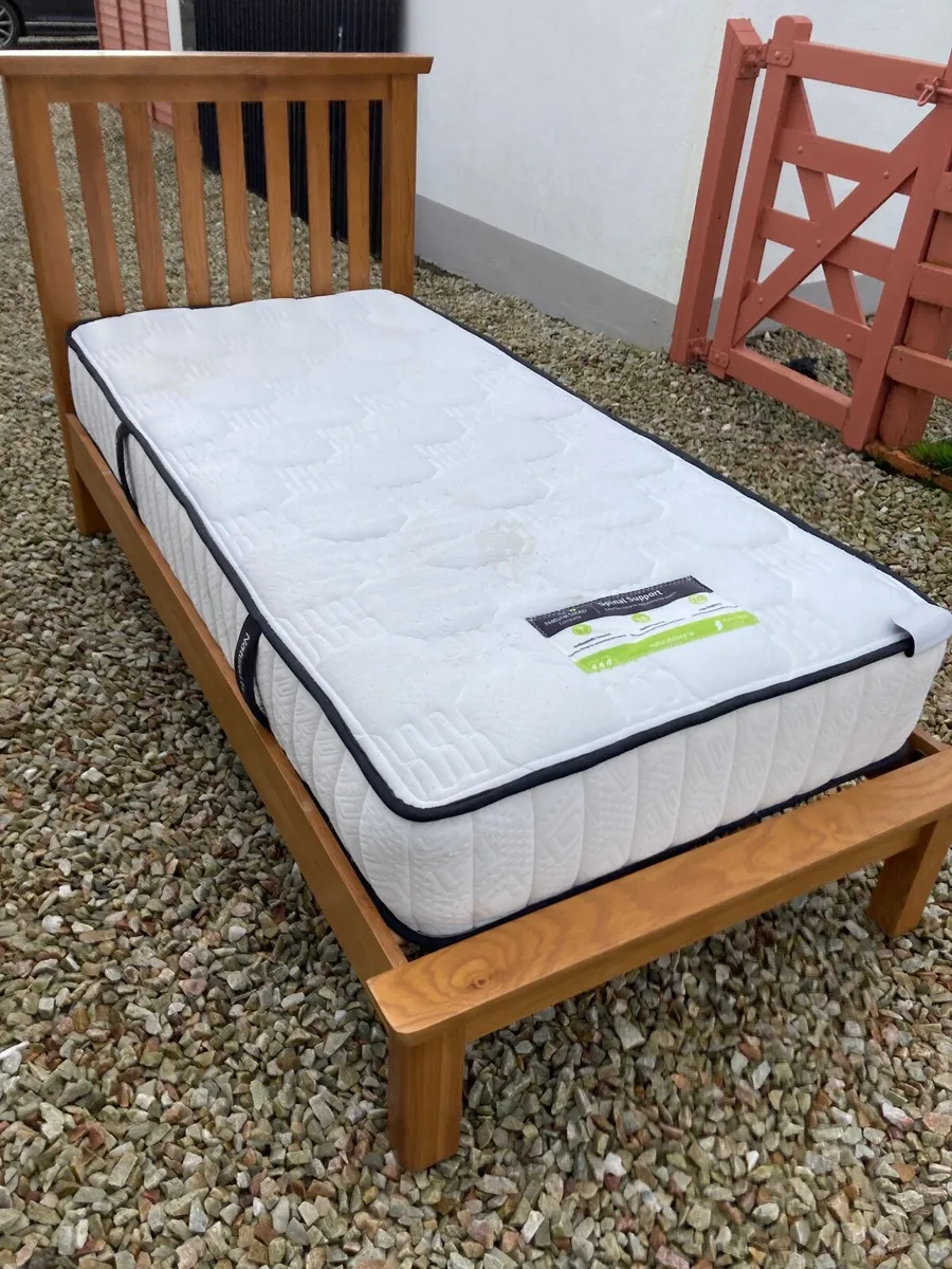 Single bed and mattress - Image 1