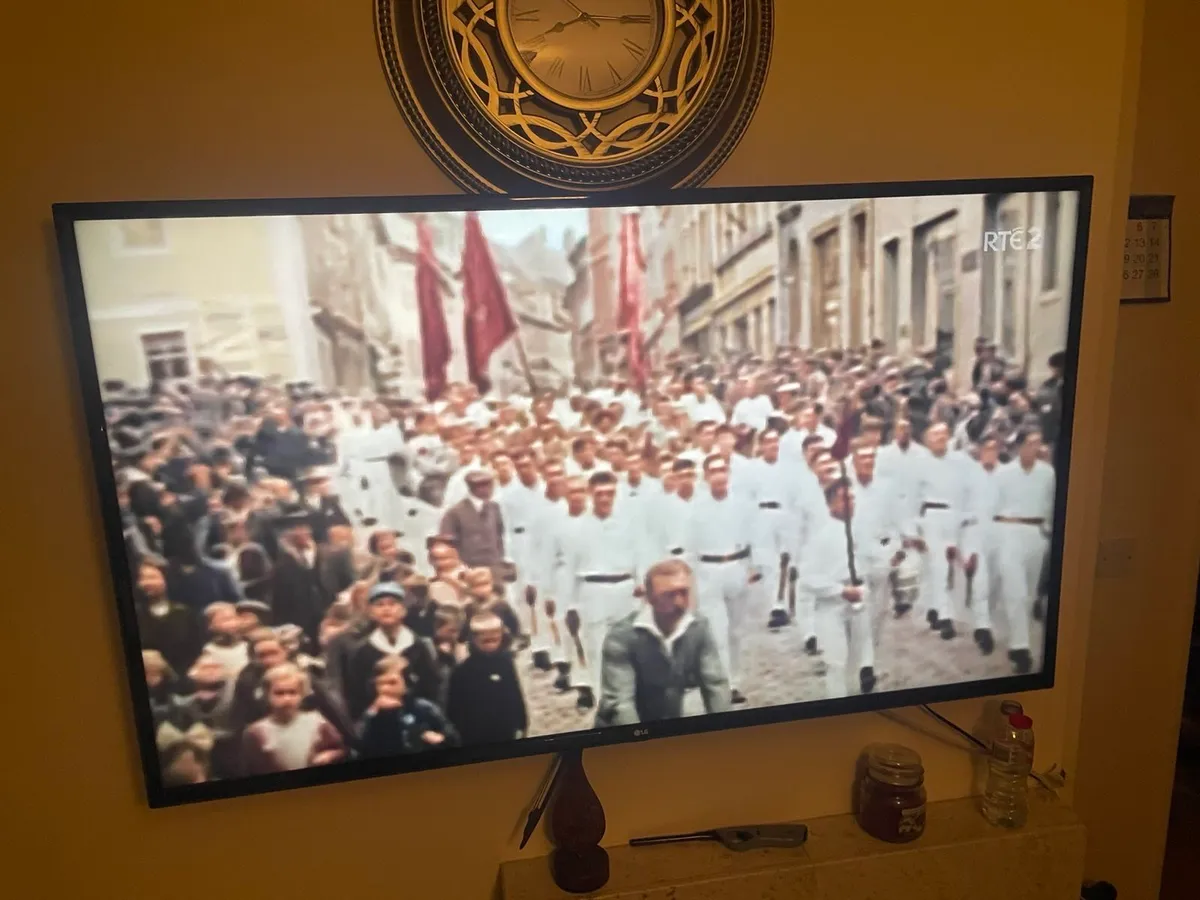 LG Smart Tv 55' - Image 2