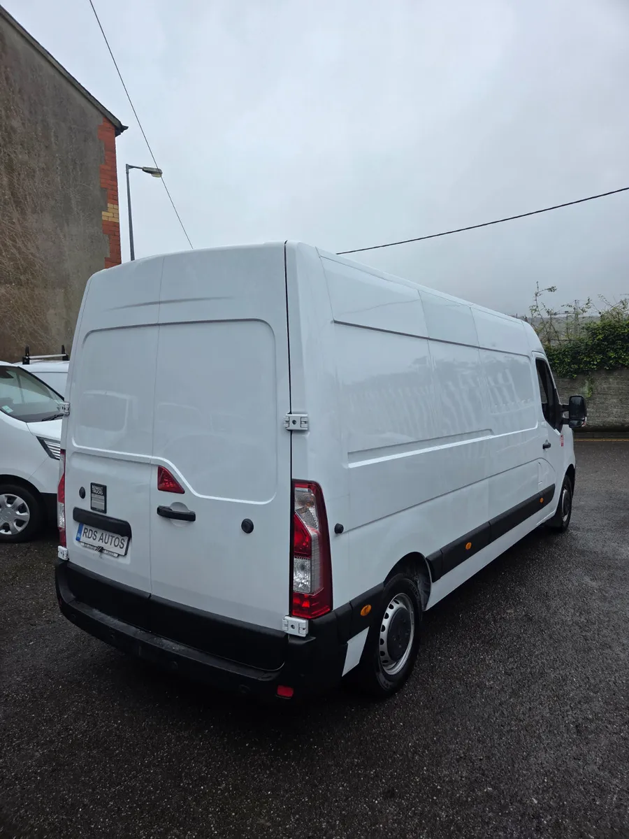 🔥23 RENAULT MASTER WITH A/C🔥 - Image 4
