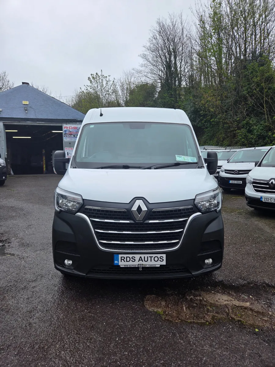 🔥23 RENAULT MASTER WITH A/C🔥 - Image 2