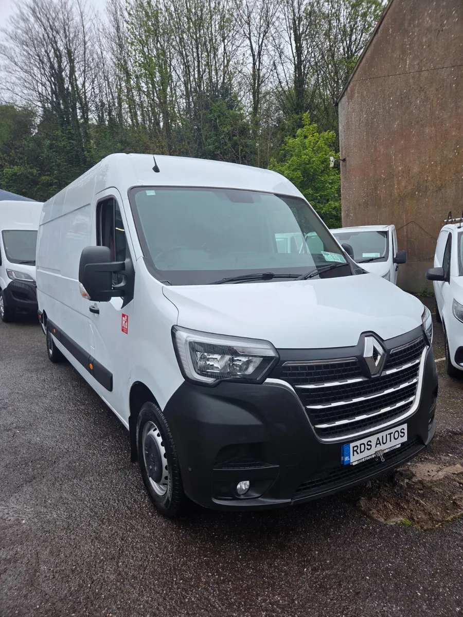 🔥23 RENAULT MASTER WITH A/C🔥 - Image 1