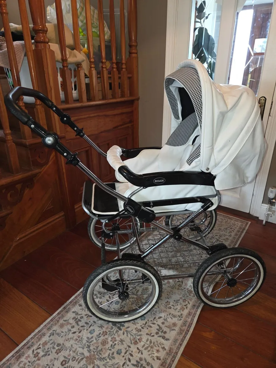 Premium baby pram - Image 2