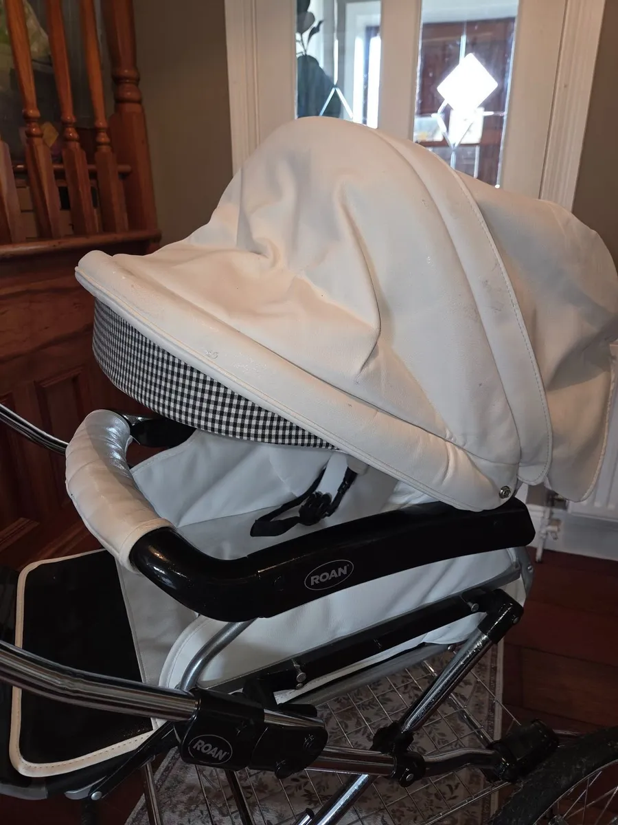 Premium baby pram - Image 4