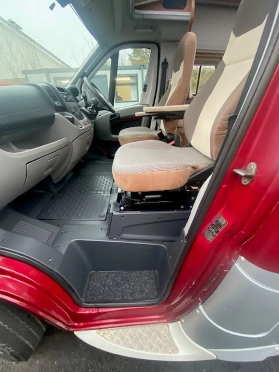 2011 DETHLEFFS ADVANTAGE - Image 3