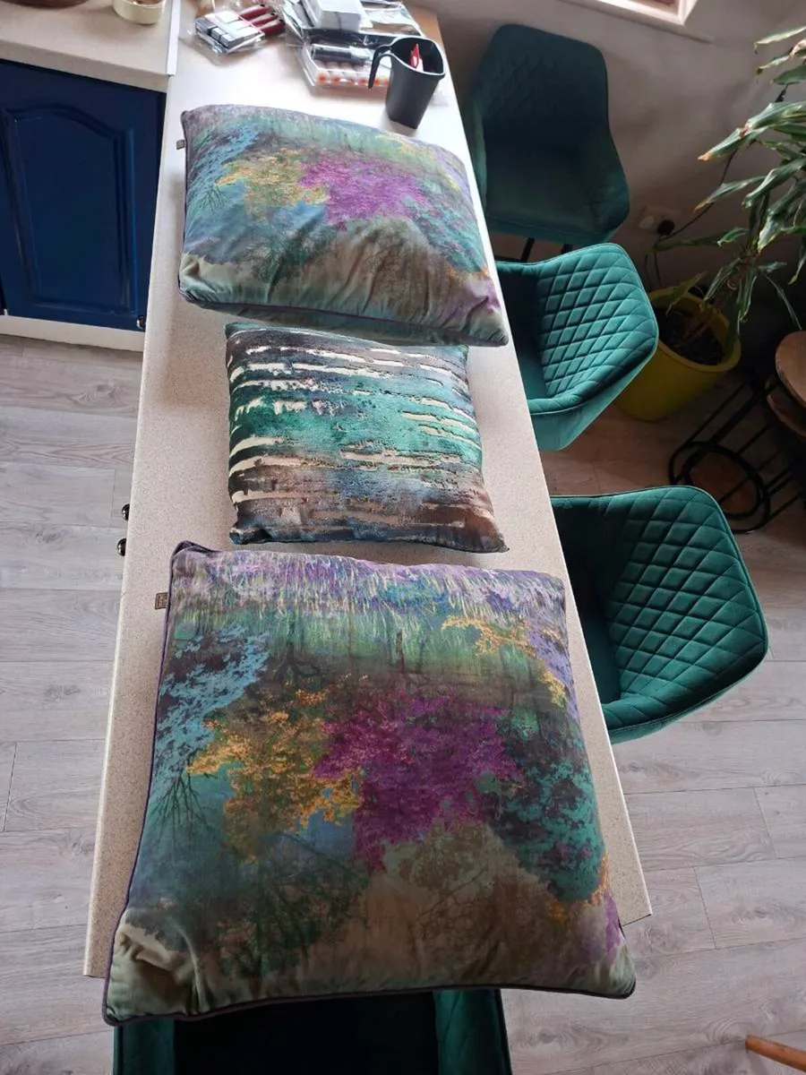 Cushions - Image 4