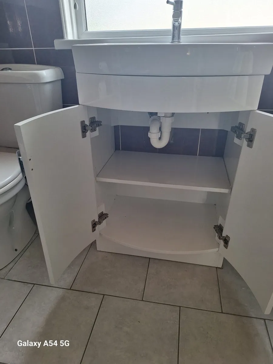 White vanity Unit - Image 3