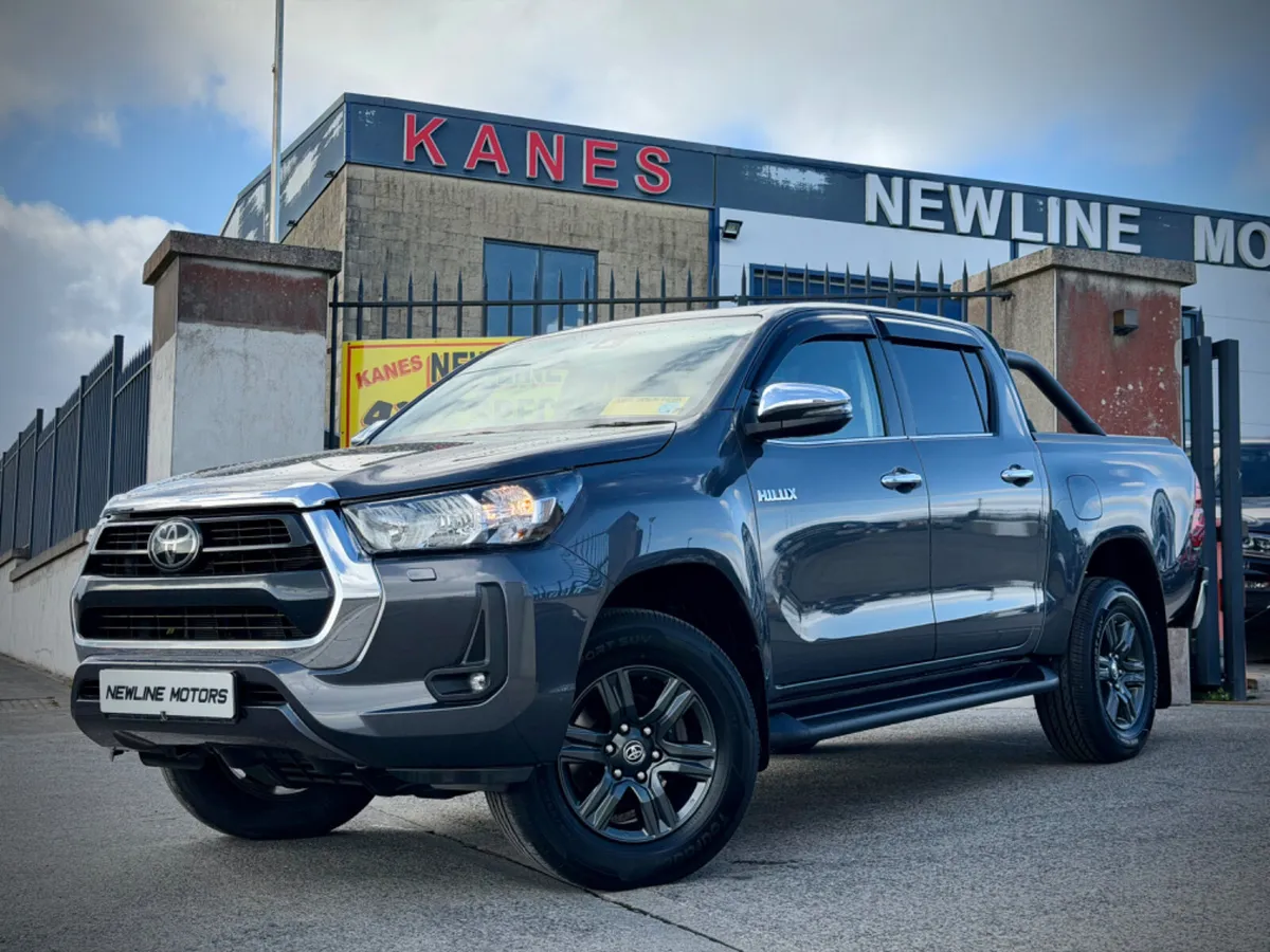 2025 Toyota Hilux 2.8 Manual - Image 1
