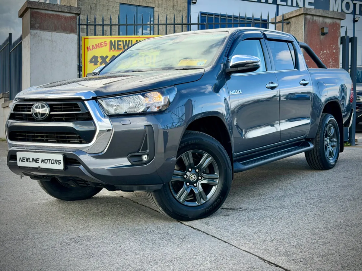 2025 Toyota Hilux 2.8 Manual - Image 4
