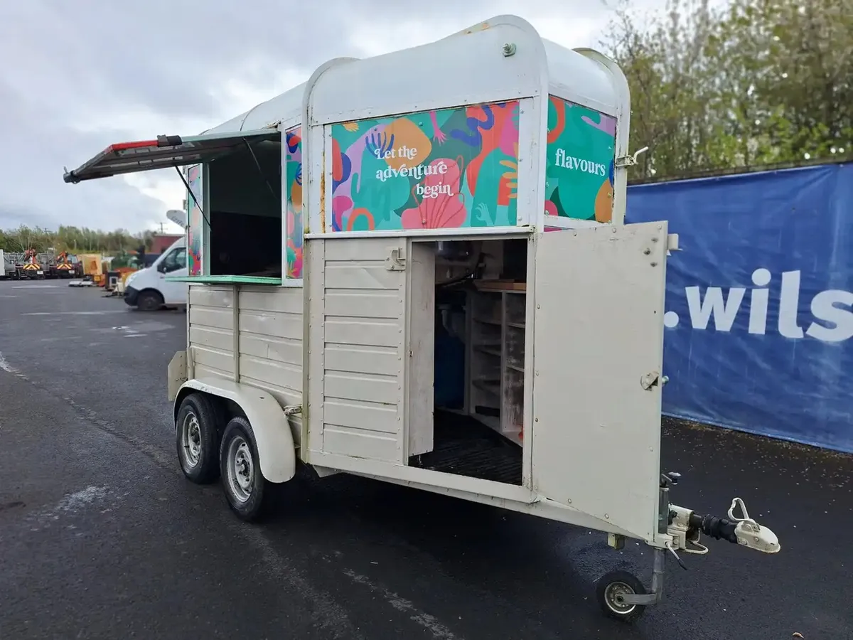 Horse Box Catering Trailer For Auction - Image 4