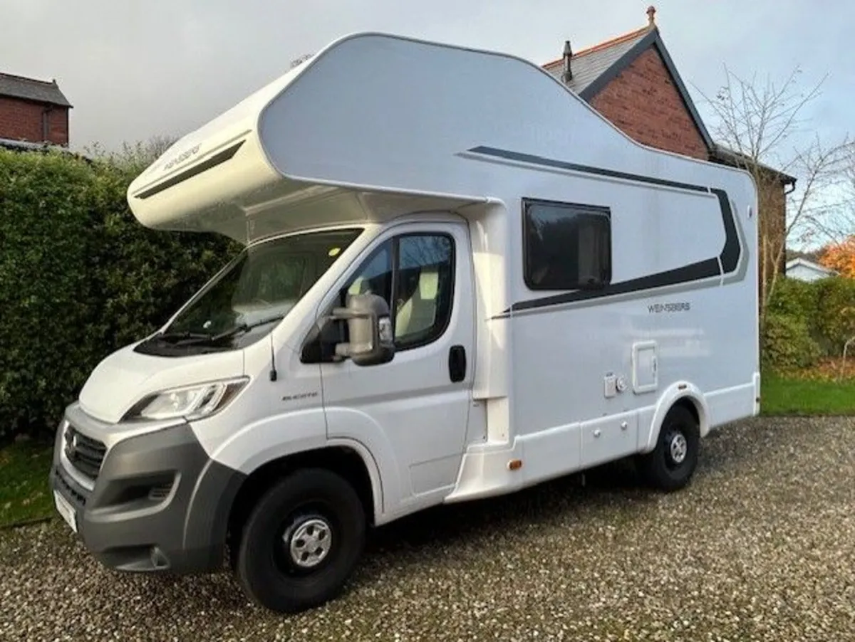 2017 WEINSBERG CARAHOME 550MG 4 BERTH LARGE GARAGE - Image 1