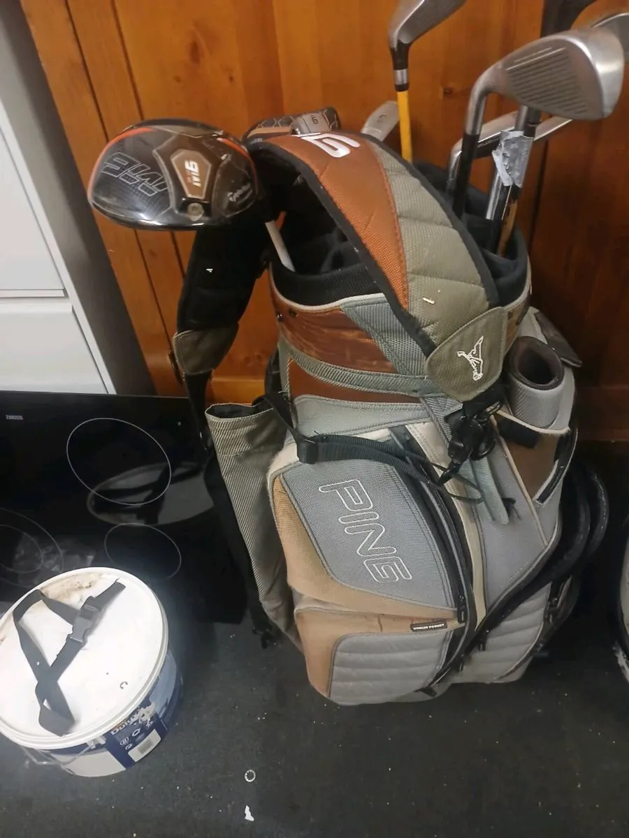 Ping golf bag v good condition