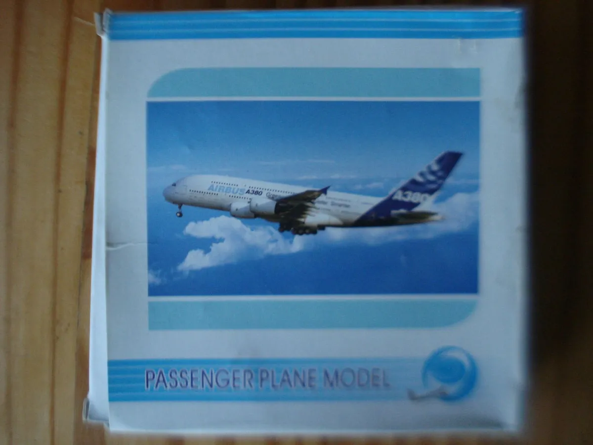 DIECAST METAL MODEL AIRBUS A380. 1/400 SCALE. - Image 4