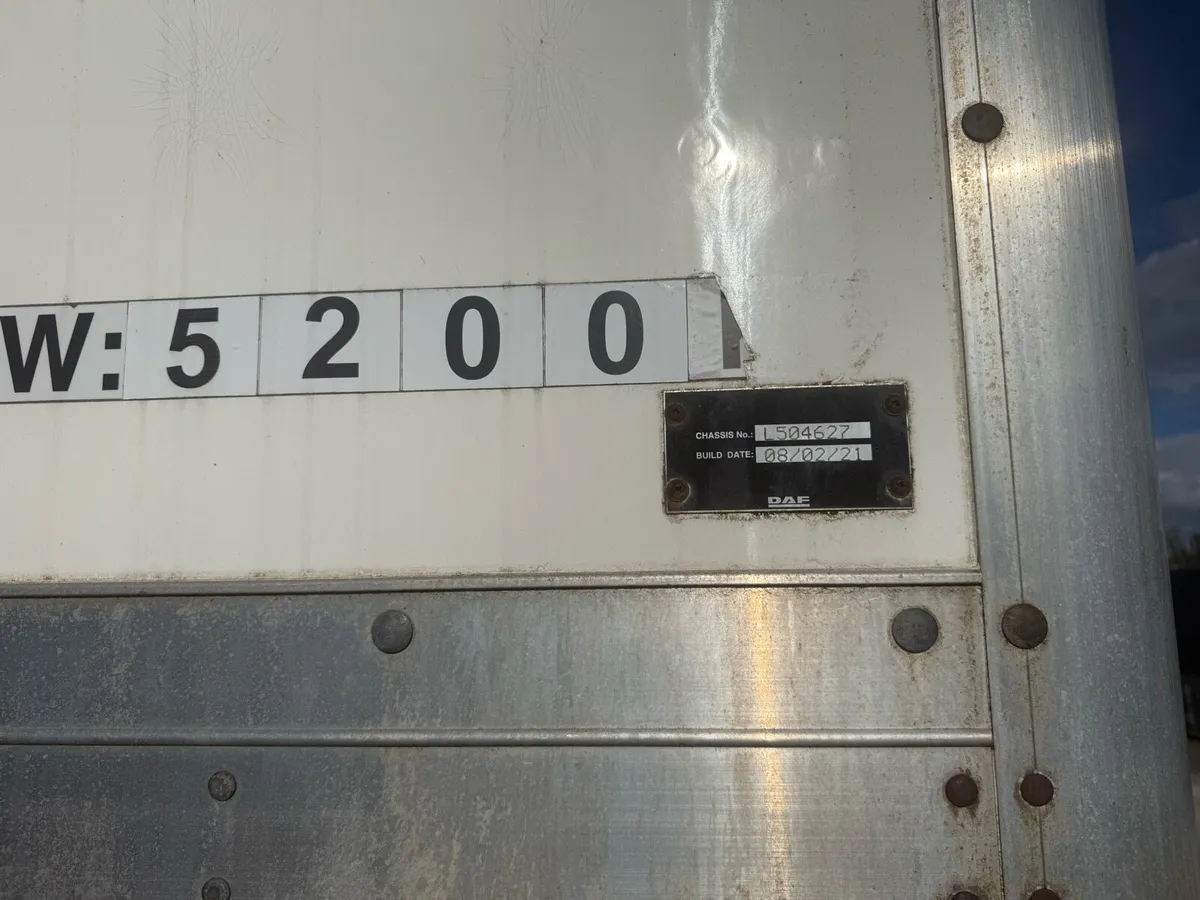 20ft box body With roller door - Image 4