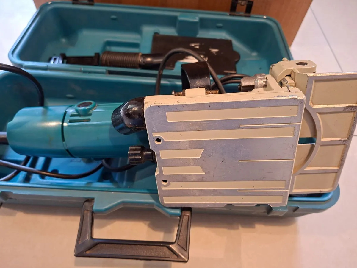 Makita 3901 Biscuit Jointer 240v - Image 4