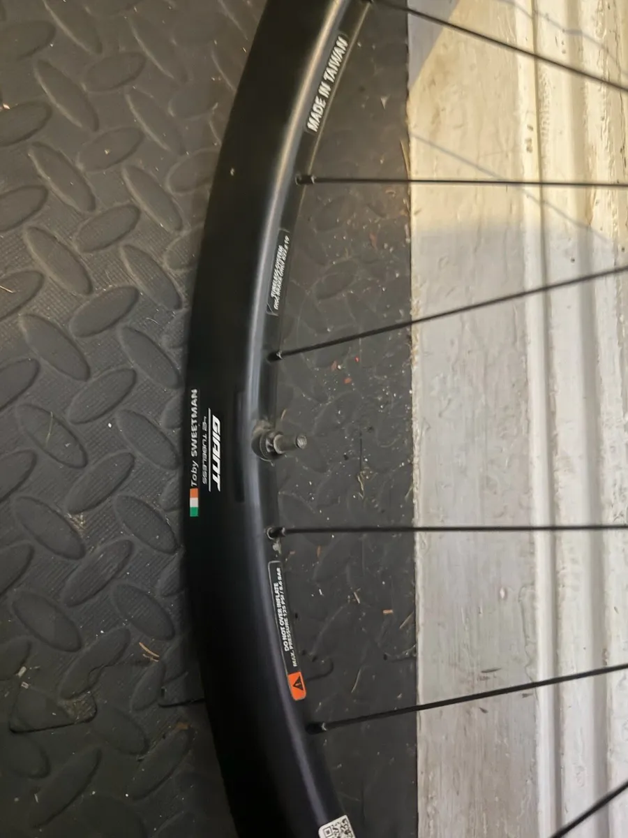 Giant SLR2 42mm carbon wheelset - Image 4