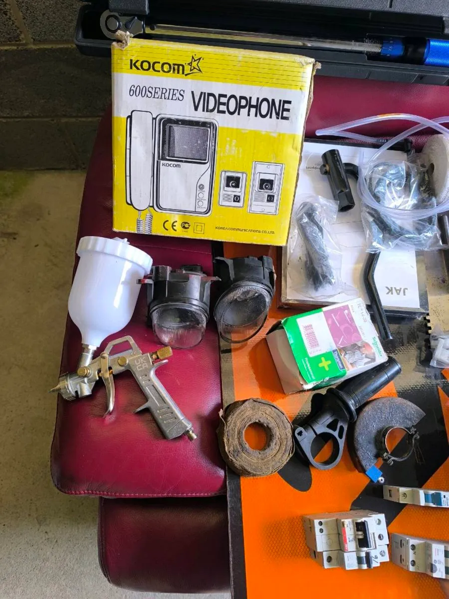 BMW 3 f30 bumper, garage clear out FREE - Image 4