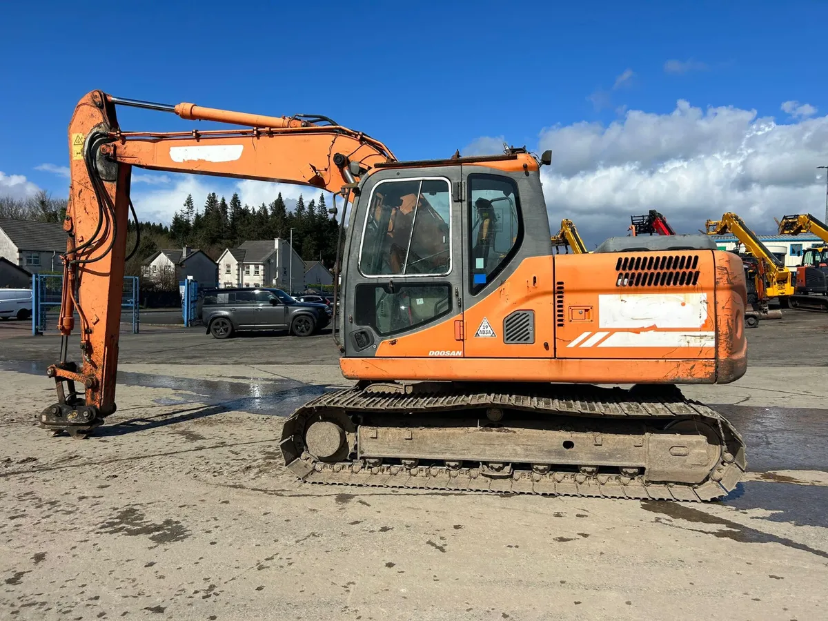 2011 Doosan DX140 LC - Image 3