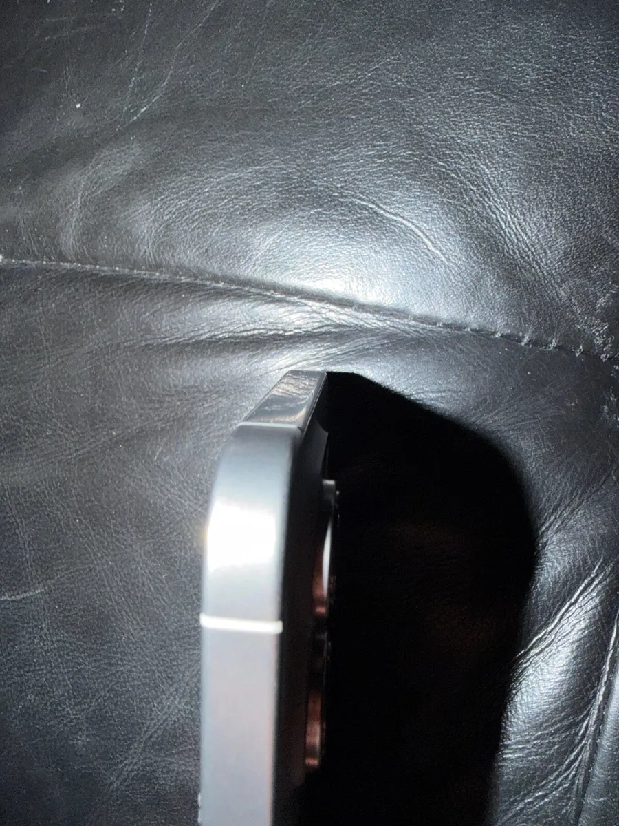 Apple 16 Pro Max Grey met - Image 3