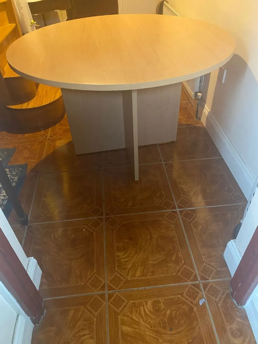 Office table - Image 3