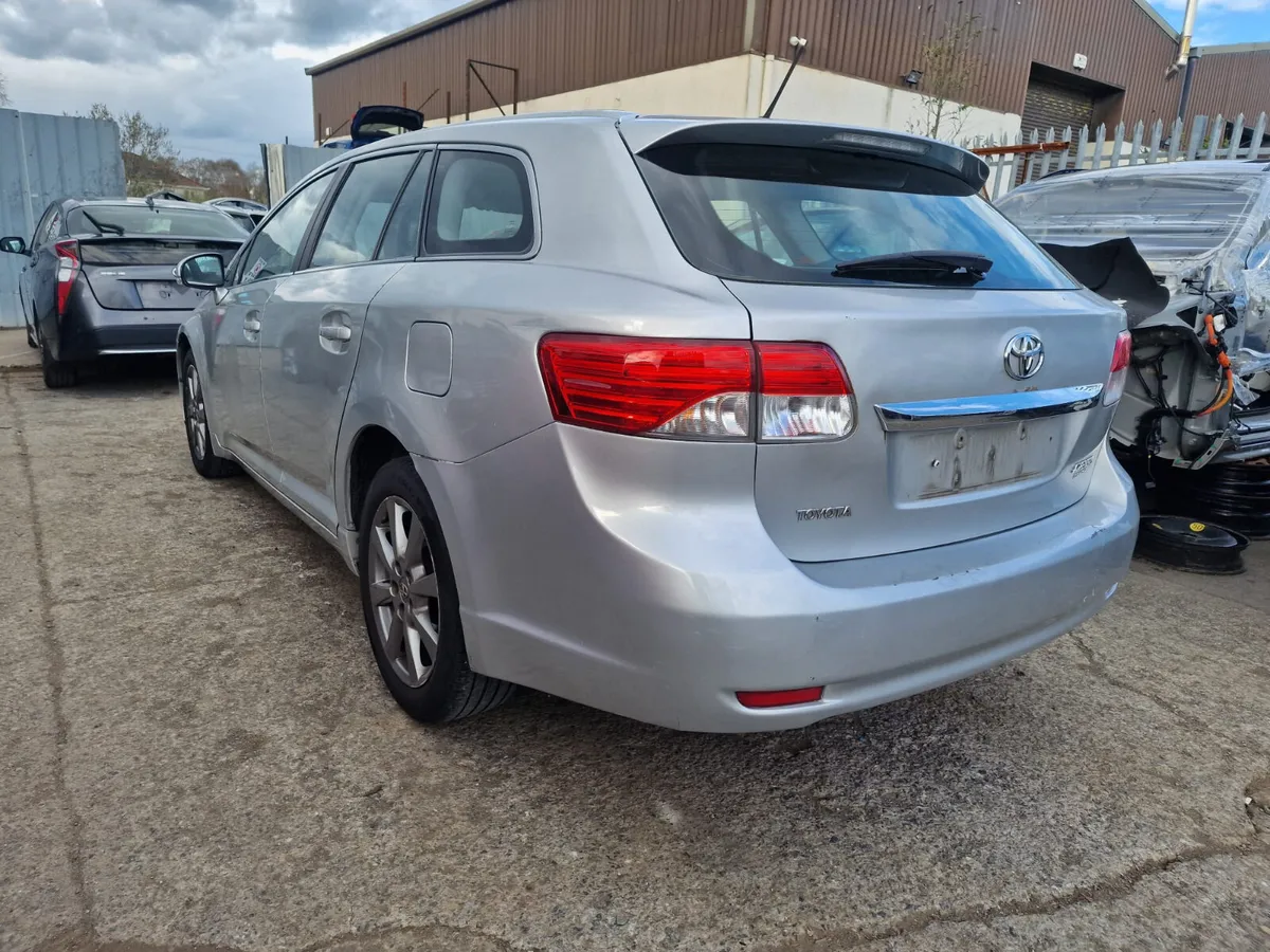 13 TOYOTA AVENSIS ESTATE 2.0 D-4D FOR BREAKING - Image 4