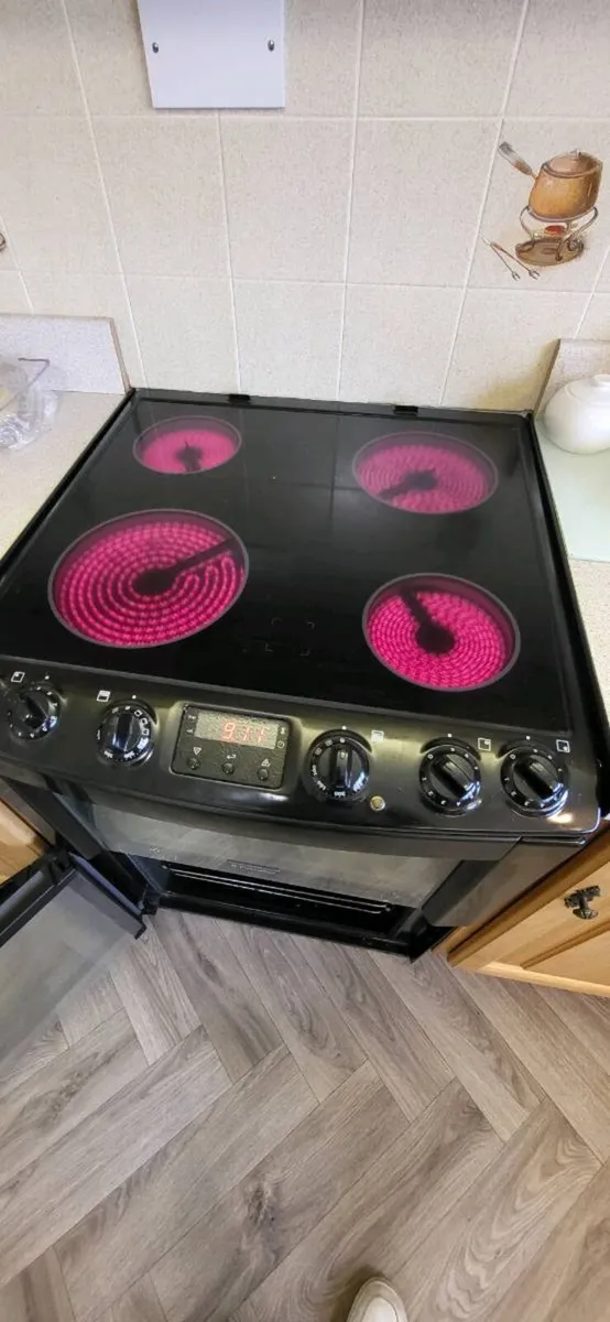 Electrolux 60cm Freestanding Electric Cooker - Image 3