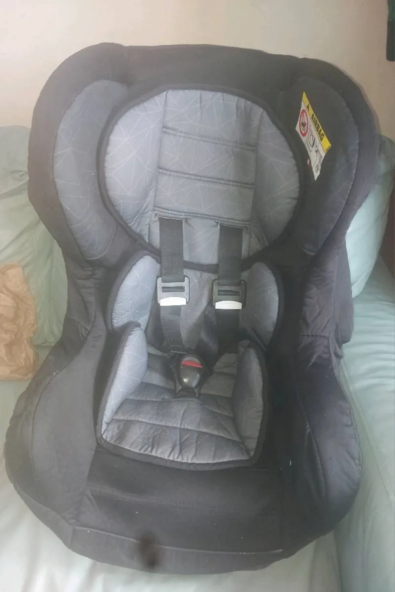 Infants car seat - Image 1