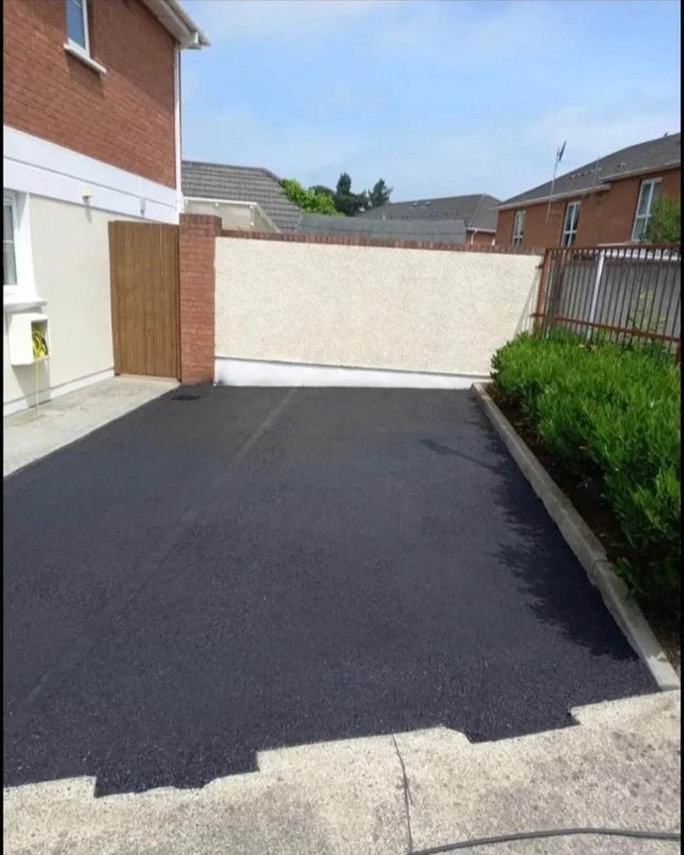 Tarmacadam driveway paint - Image 1