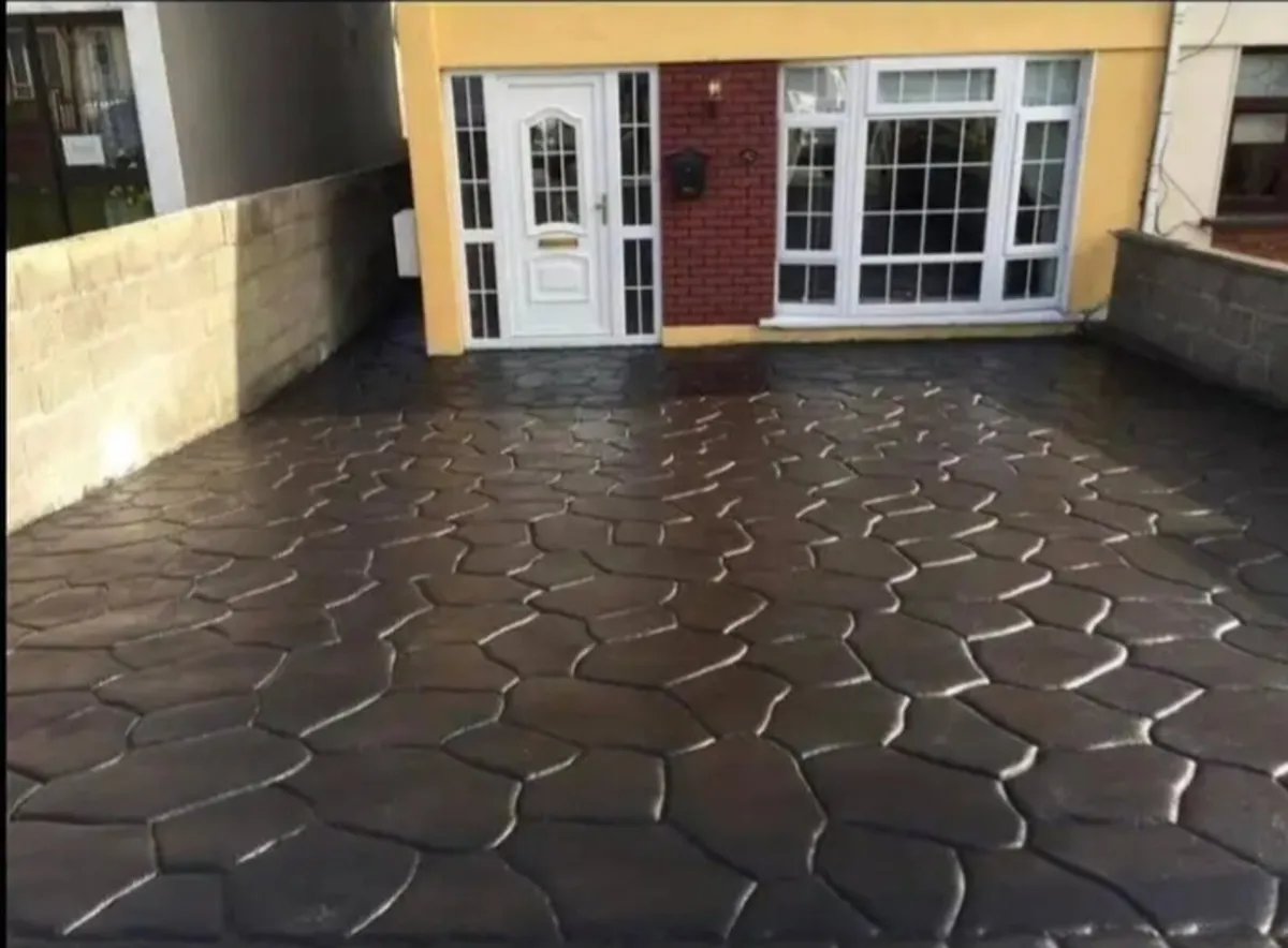 Tarmacadam restorer paint - Image 2