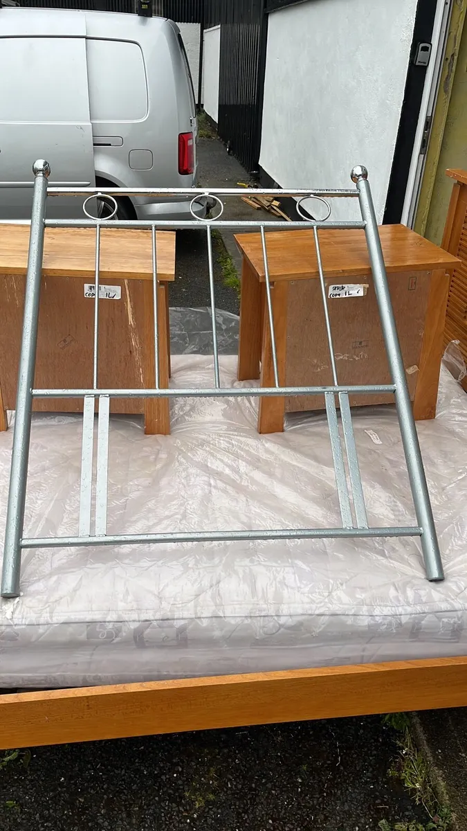 Single divan bed with the headrest - Image 1