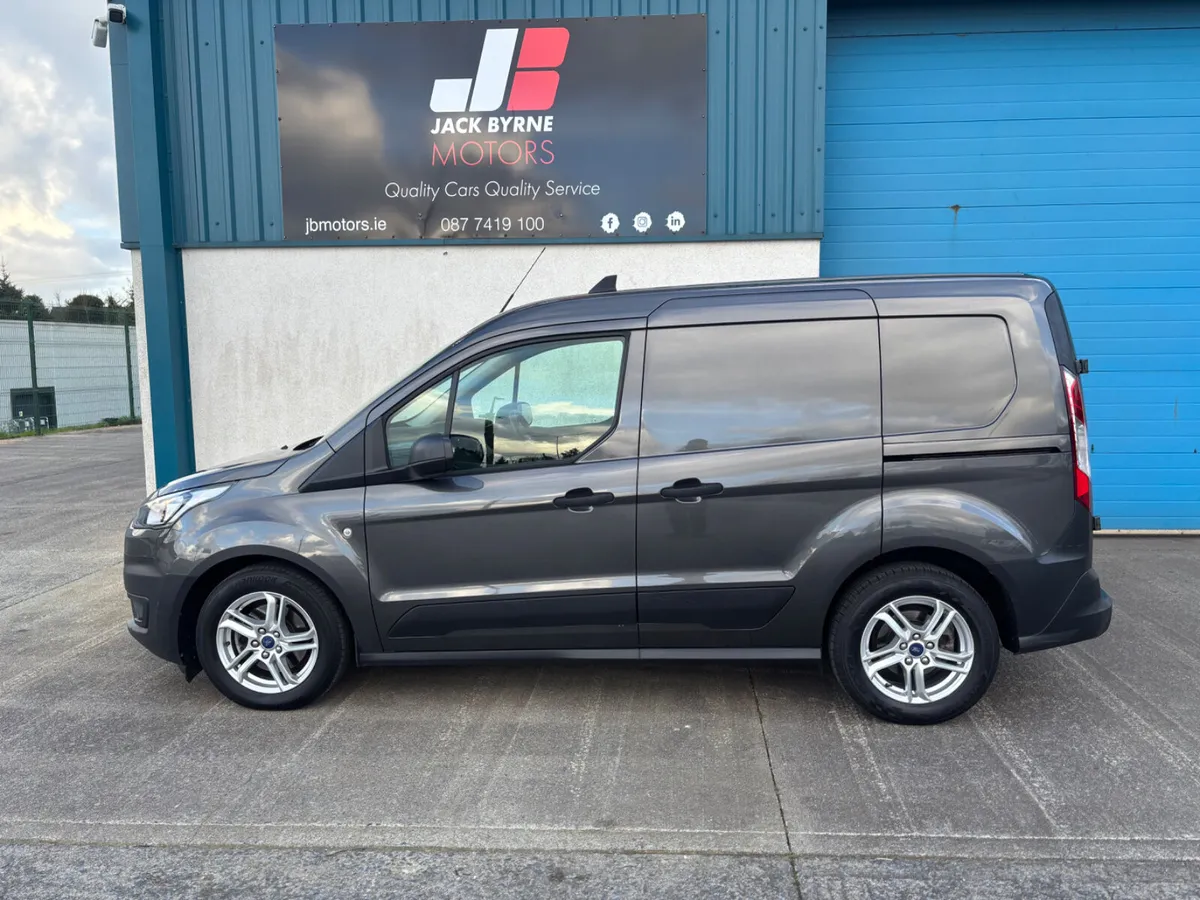 Ford Transit Connect 3 SEATS LOW MILEAGE - Image 4
