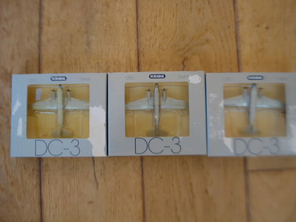 DOUGLAS DC-3 DIECAST METAL MODELS. 1/250 SCALE. - Image 2