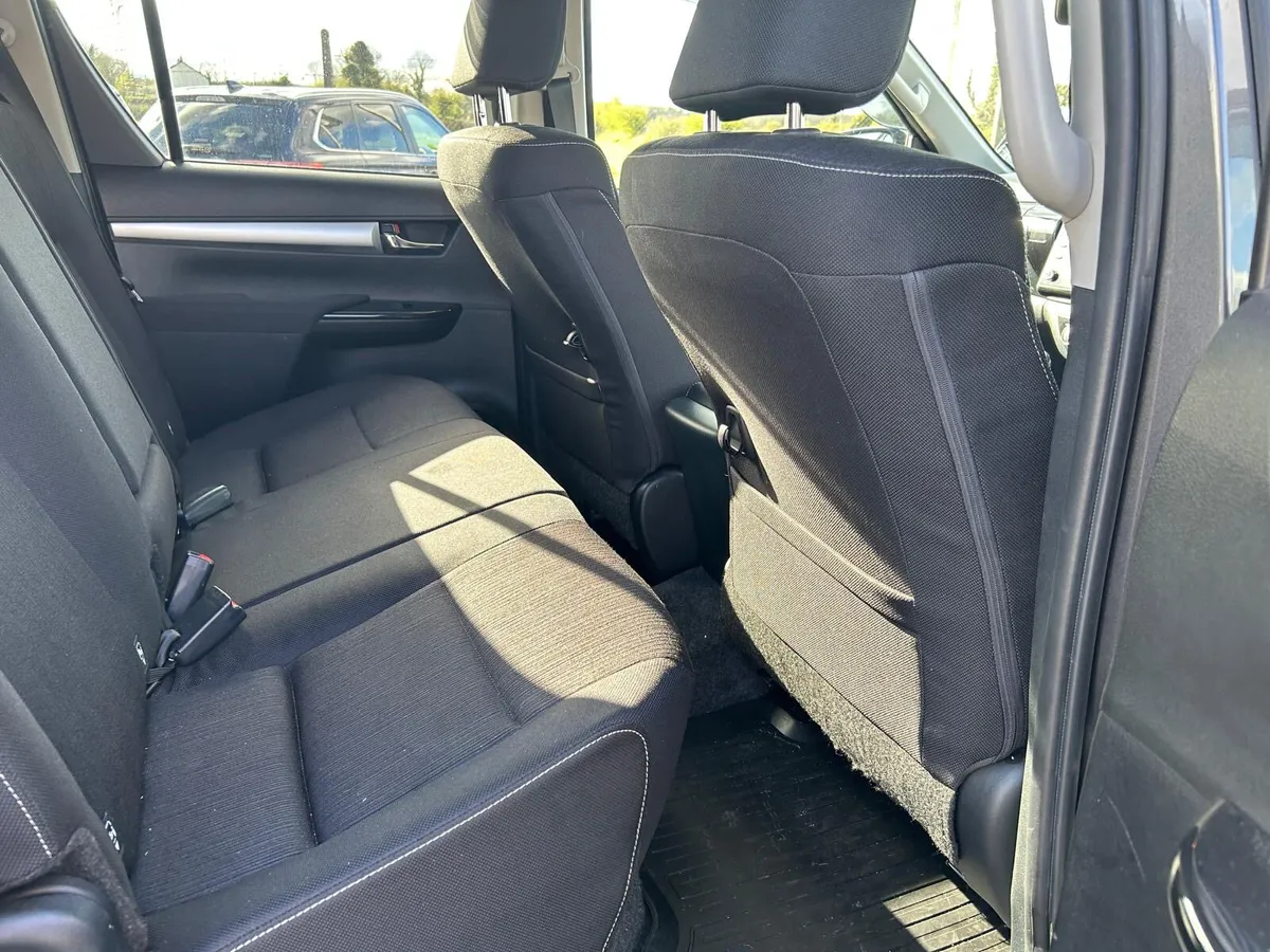 Toyota Hilux 2023 - Image 3