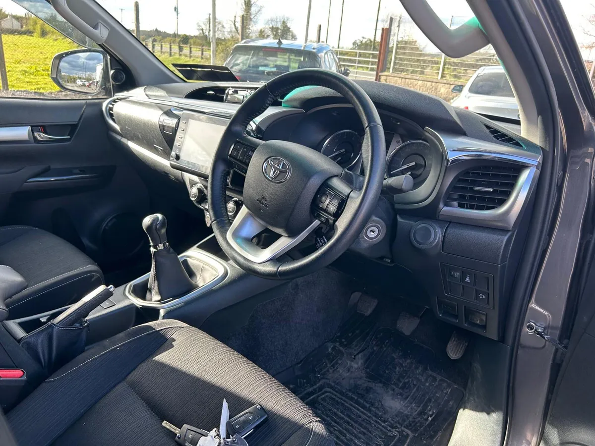 Toyota Hilux 2023 - Image 4
