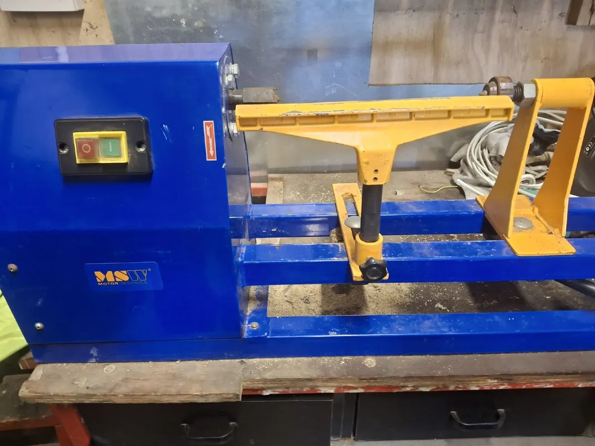 Wood turning lathe - Image 1