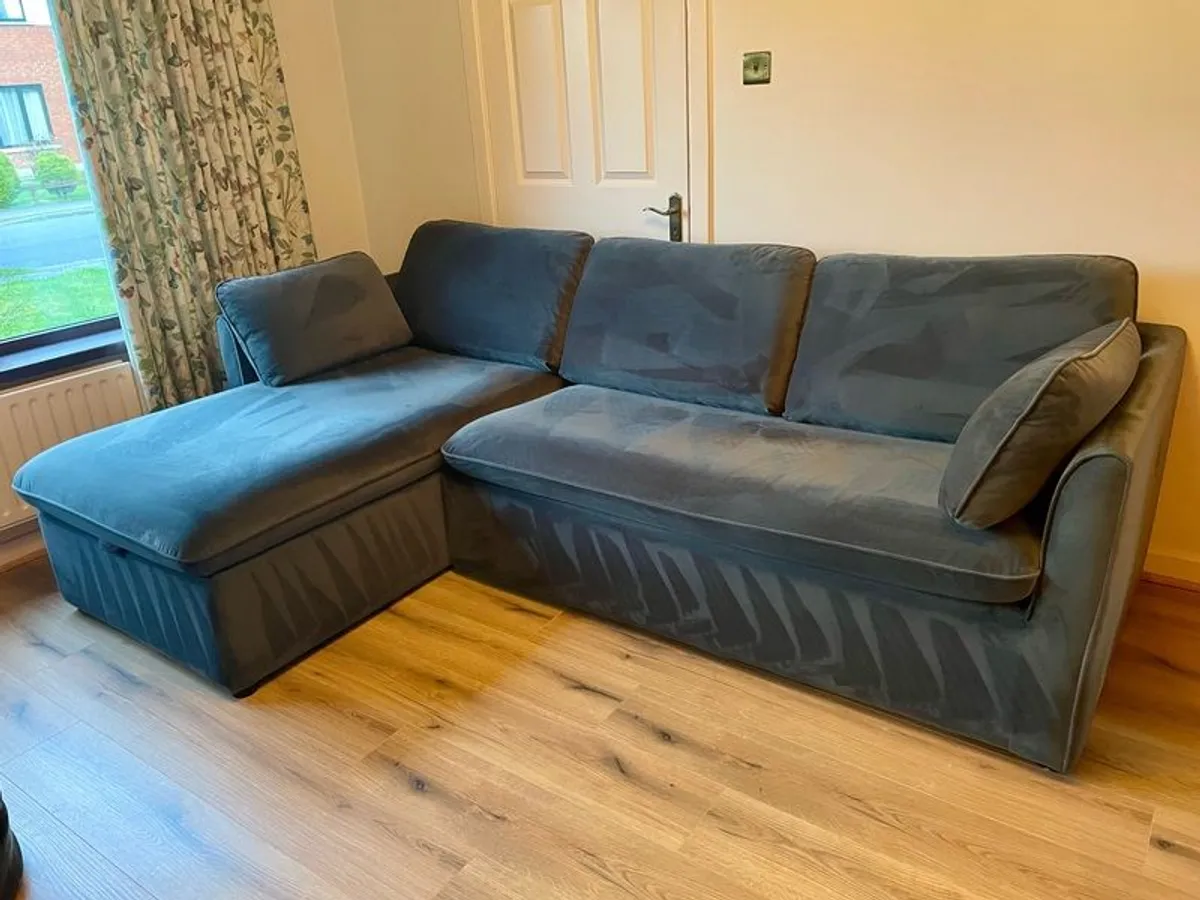 3 seater chaise couch with storage and sofa bed - Image 1