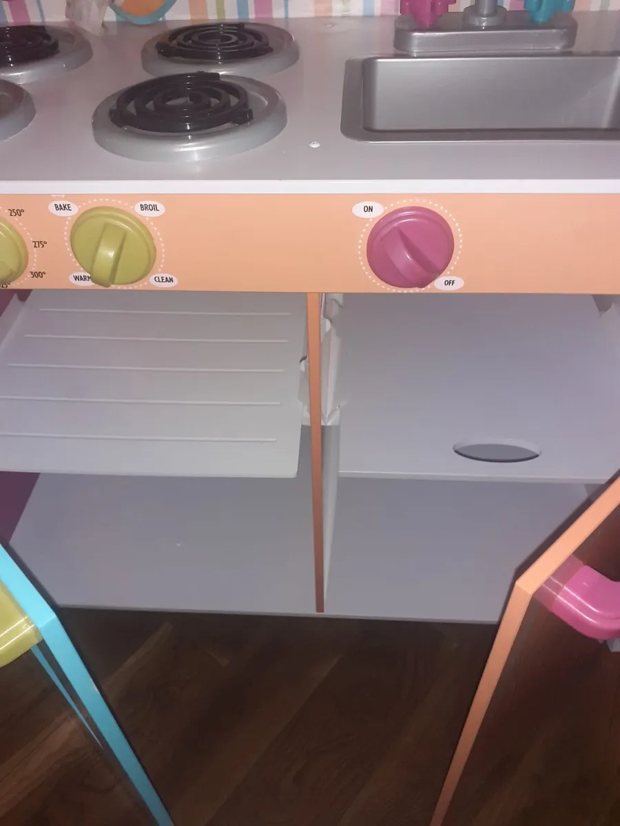 Toy kitchen - Image 1