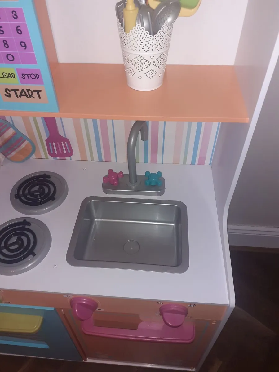 Toy kitchen - Image 2