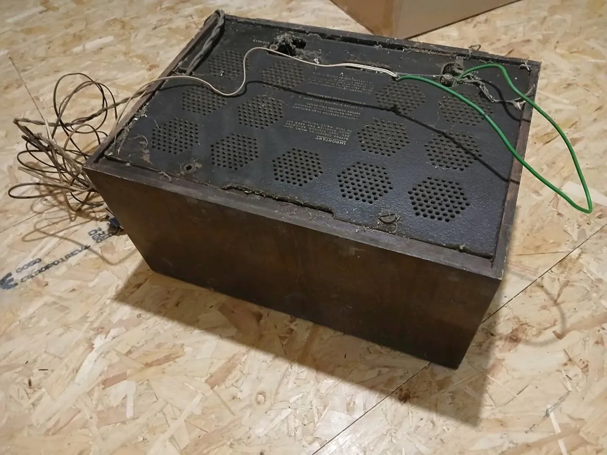 Old old radio - Image 3