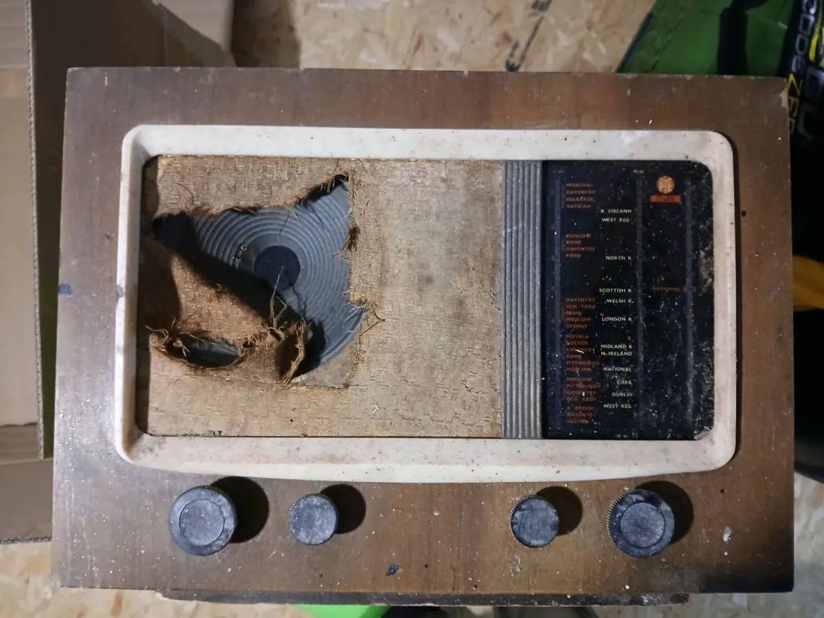 Old old radio - Image 2