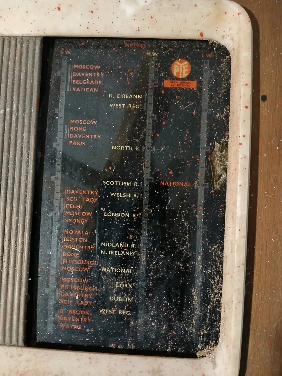 Old old radio - Image 4