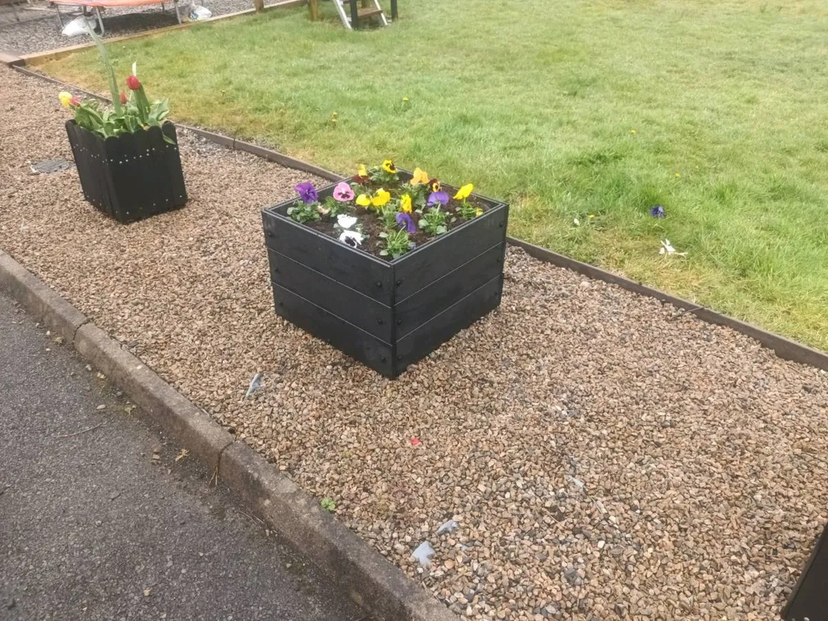 Flower planters - Image 2