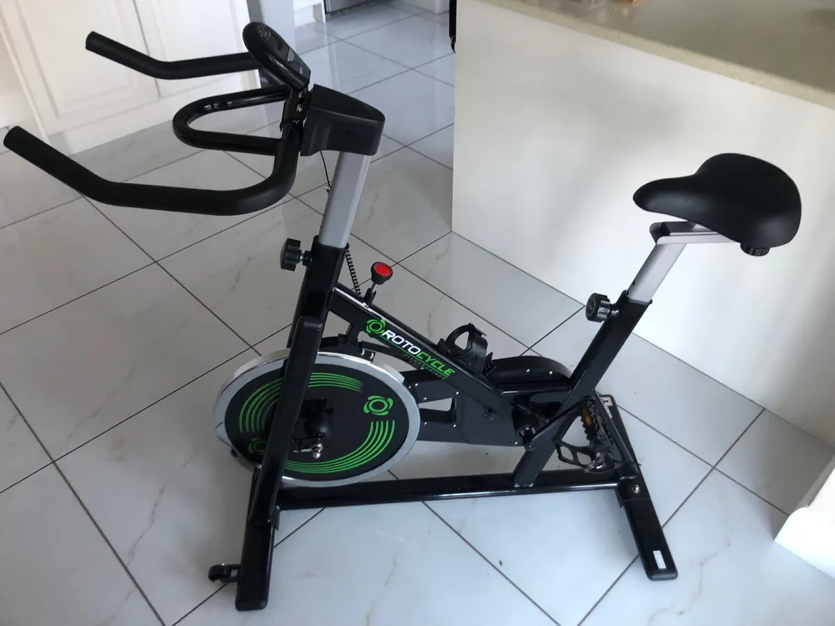 Exercise spin bike - Image 1