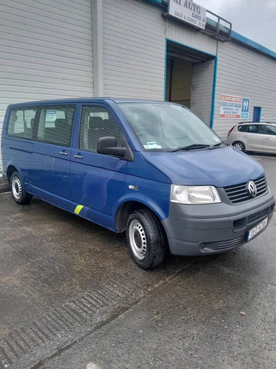 Volkswagen minibus  2009 - Image 1