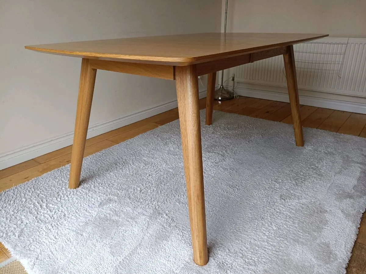 Oak veneer, extendable dining table - Image 1