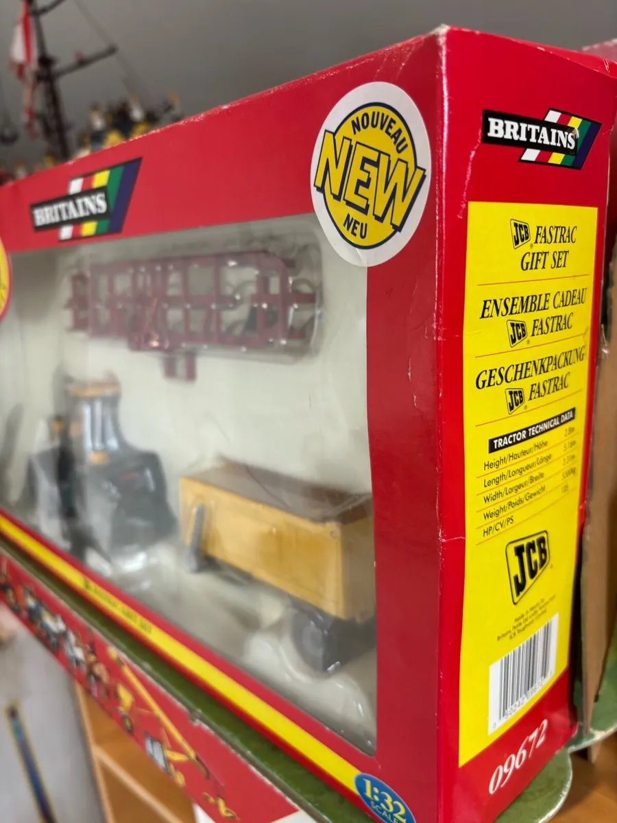 Britains JCB Fastrac Gift Set - Image 3