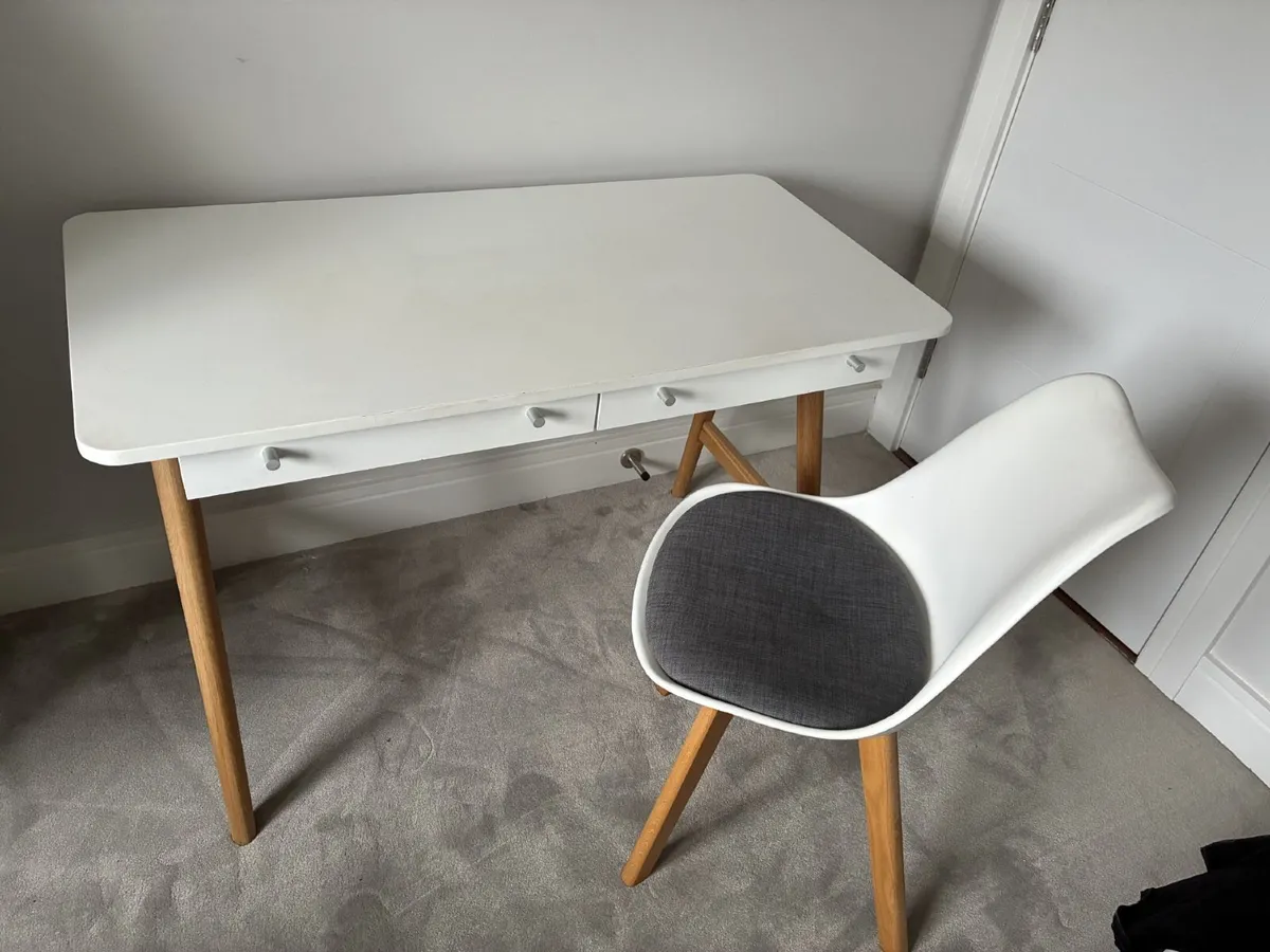 EZLiving Office Desk and Chair - Image 4